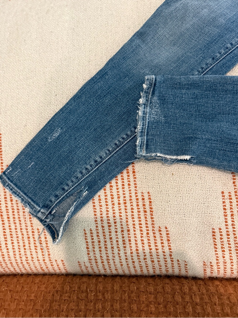 Lucky Brand Women's Slim Jeans Blue Denim Distressed Size 4/27 - Picture 5 of 11